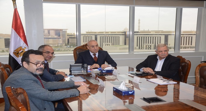 وزير الإسكان يتابع معدلات تنفيذ مشروع تحسين نوعية المياه ب3 محافظات