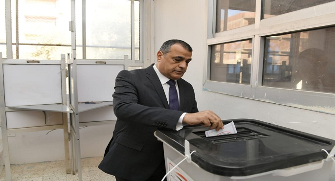 بالصور.. وزير الدولة للإنتاج الحربي يدلي بصوته في الانتخابات الرئاسية اليوم