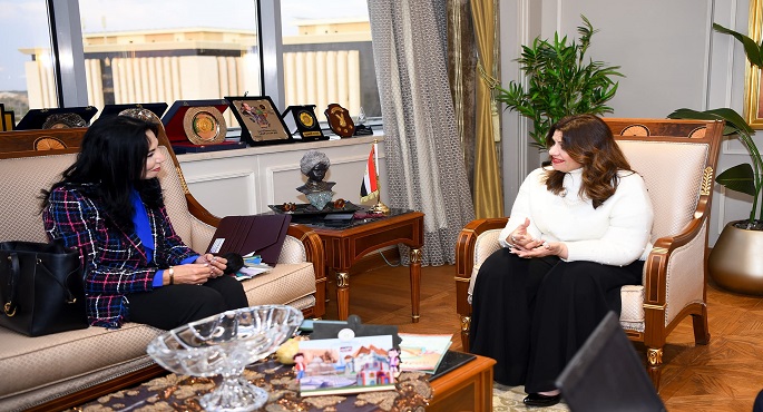 بالصور.. وزيرة الهجرة تستقبل الكاتبة سماح أبو بكر عزت لبحث التعاون بالمرحلة الثانية من مبادرة “اتكلم عربي”