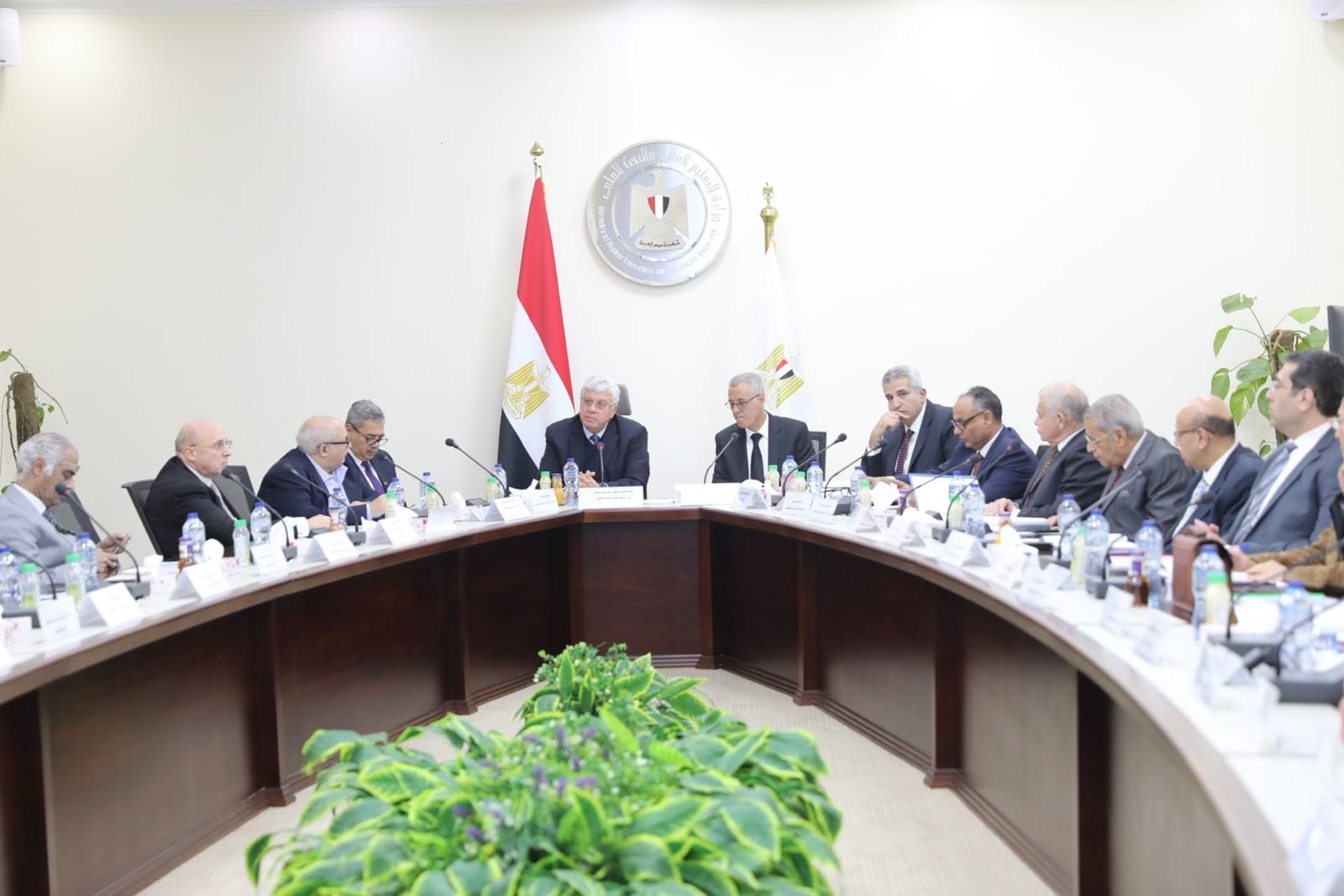 بالصور..وزير التعليم العالي يرأس اجتماع مجلس الجامعات الأهلية