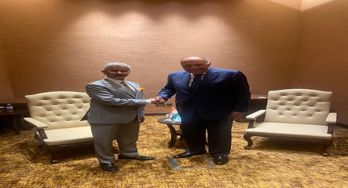 وزير الخارجية يلتقي بوزير خارجية الهند ويؤكد على خصوصية وأهمية العلاقات الاستراتيجية بين الدولتين