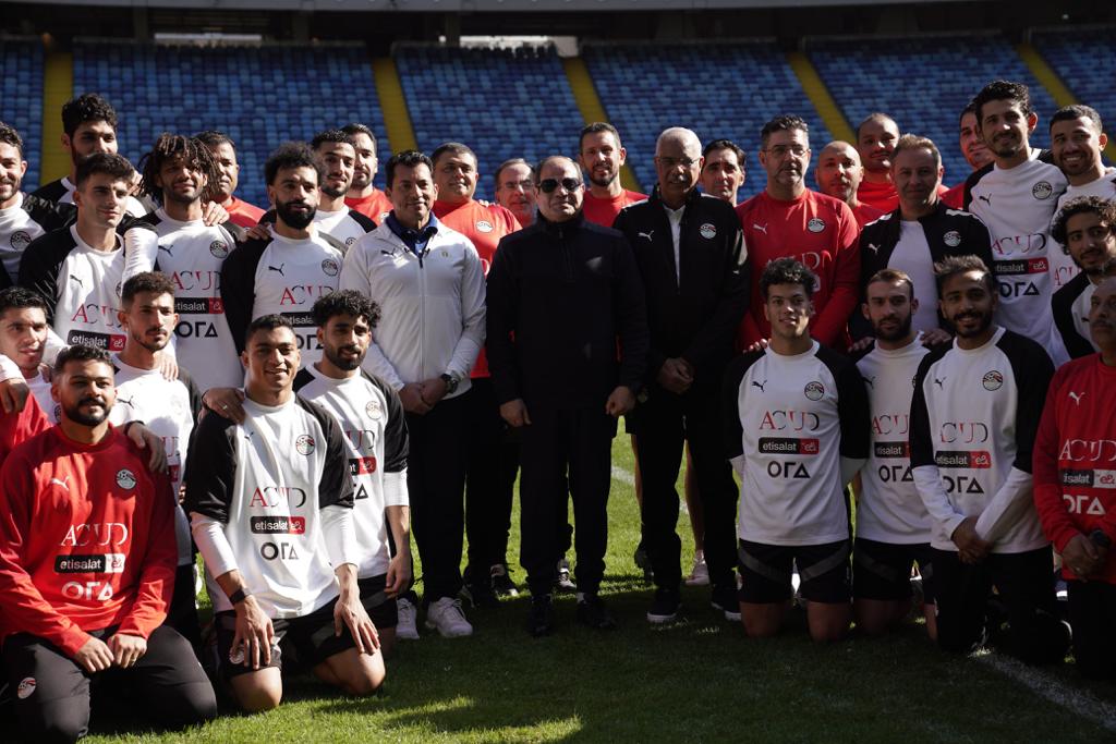 بالفيديو والصور .. الرئيس السيسي يزور مدينة مصر للألعاب الأوليمبية ويطالب المنتخب ببذل أقصى الجهد لإسعاد الجماهير بكأس الأمم الإفريقية