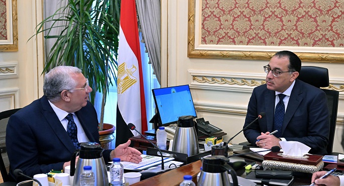 بالصور .. رئيس الوزراء يتابع مع وزير الزراعة عددا من ملفات عمل الوزارة