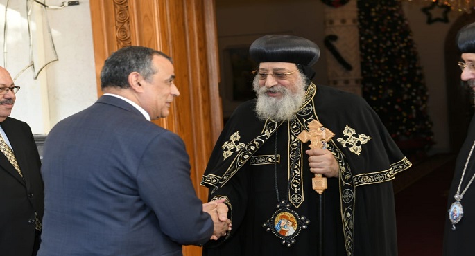 بالصور .. وزير الدولة للإنتاج الحربي يهنيء البابا تواضروس بعيد الميلاد المجيد