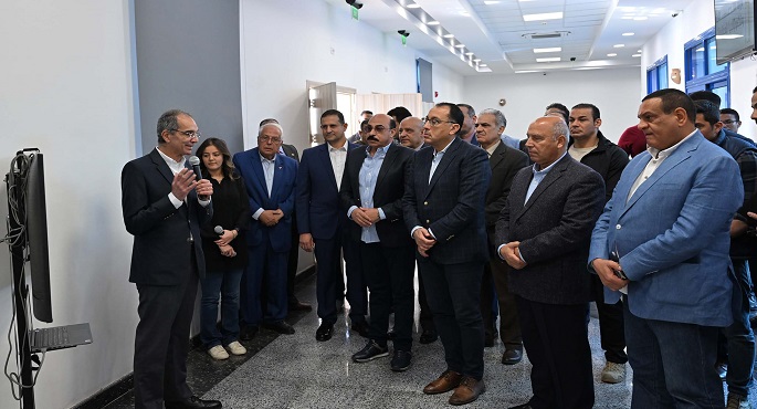 بالصور.. رئيس الوزراء يتفقد مركز إبداع مصر الرقمية كريتيفا أسوان