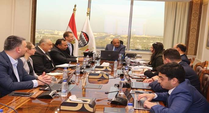 بالصور.. وزير قطاع الأعمال العام يبحث مع وفد البنك الدولي سبل التعاون المشترك