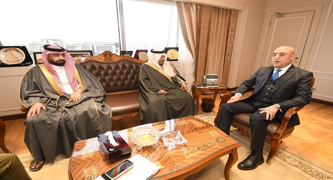 بالصور.. وزير الإسكان يلتقي الأمير خالد بن سعود بن تركى آل سعود لعرض الفرص الاستثمارية المتاحة
