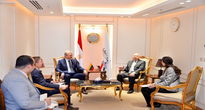 بالصور.. وزير النقل يبحث سبل التعاون مع ليتوانيا بمجالات الطرق والسكك الحديدية