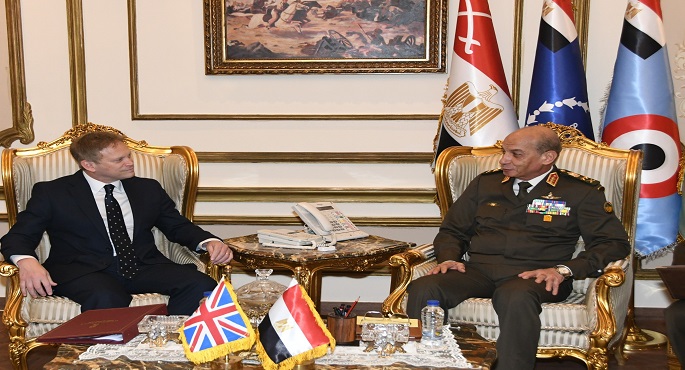 بالفيديو والصور.. الفريق أول محمد زكي يلتقي وزير الدفاع البريطاني
