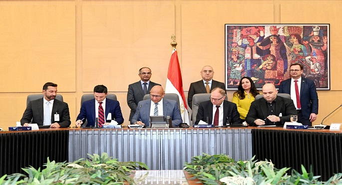 وزير الإسكان يشهد توقيع عدد من البروتوكولات بين الشركات الوطنية والعالمية