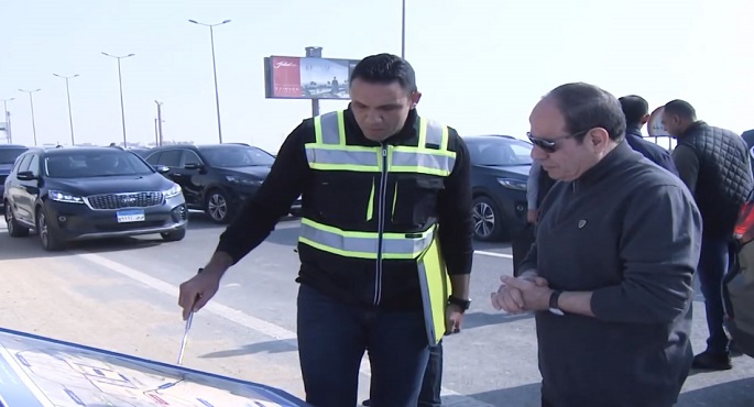 بالفيديو .. الرئيس السيسي يتفقد عدداً من الطرق والمحاور الجديدة بمنطقة القاهرة الجديدة