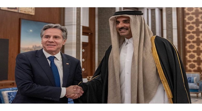 أمير قطر يؤكد لوزير الخارجية الأمريكي ضرورة وقف إطلاق النار وإدخال المساعدات في غزة