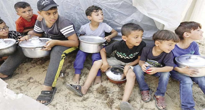 الجارديان : مناطق عديدة فى غزة أصبحت تعاني من مجاعة حقيقية