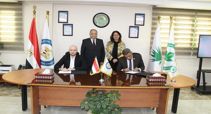 بالصور.. بروتوكول تعاون بين كارجاس وإندرايڤ لتسهيل تحويل السيارات للعمل بالغاز الطبيعي لسائقي إندرايڤ