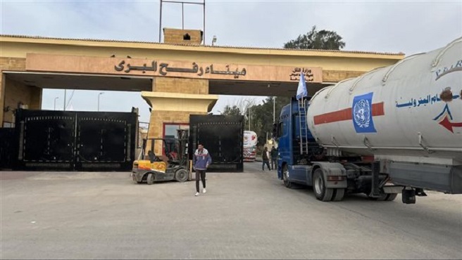 “الهلال الأحمر الفلسطيني”: تسلمنا 85 شاحنة مُحملة بالمساعدات الإنسانية عبر معبر رفح