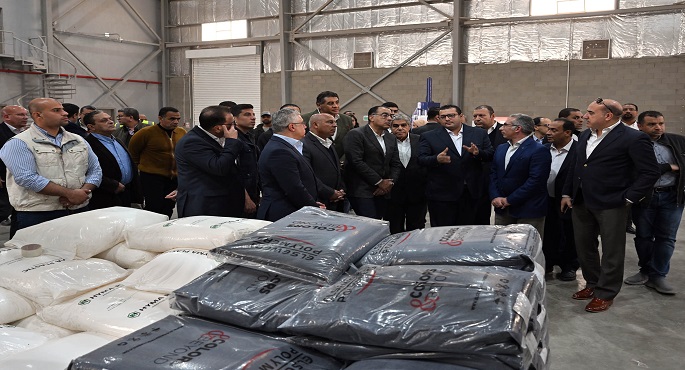 بالصور.. رئيس الوزراء يتفقد مصنع “هيما فوم” لتصنيع البلاستيك بالمنطقة الاقتصادية لقناة السويس