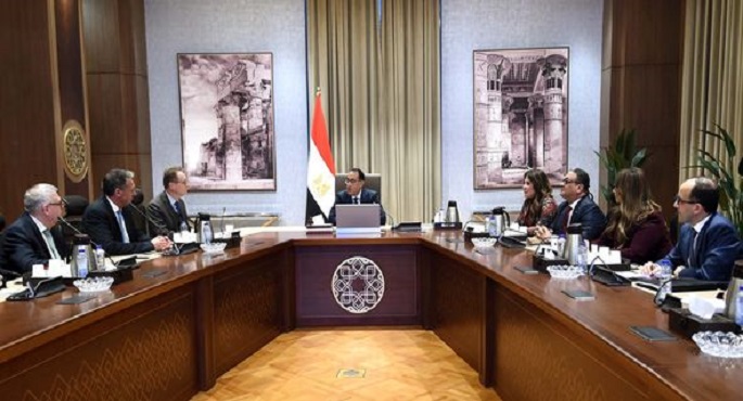 بالصور.. رئيس الوزراء يلتقي مسئولي شركة “مرسيدس بنز” لاستعراض فرص التعاون بين الجانبين
