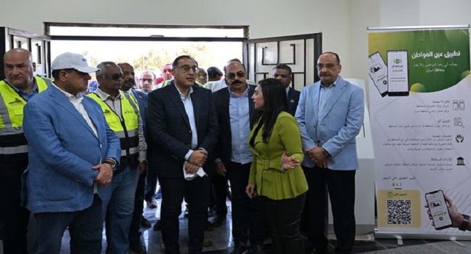 بالصور..رئيس الوزراء يتفقد مجمع الخدمات الحكومية بقرية فارس ضمن مشروعات “حياة كريمة” بمحافظة أسوان