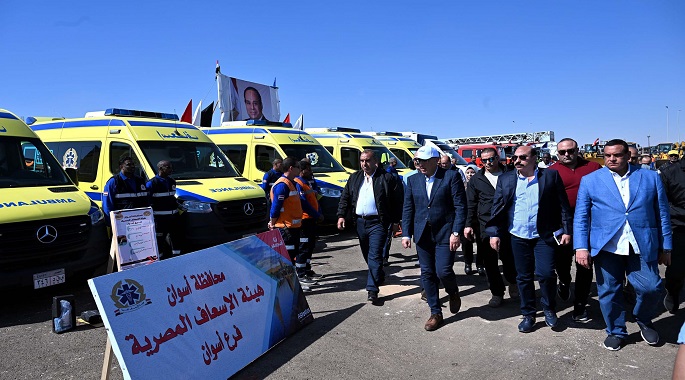 بالصور .. رئيس الوزراء يشهد اصطفافاً لمعدات محافظة أسوان للتأكد من الجاهزية الفنية للمواجهة في حالات الطوارىء والأزمات