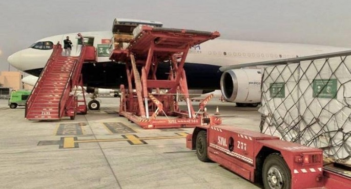 مطار العريش يستقبل طائرة مساعدات من السعودية لصالح الفلسطينيين في غزة