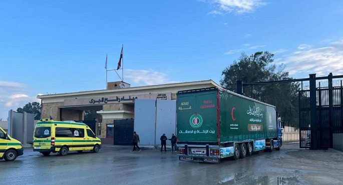ميناء رفح يستقبل 12 مصابا فلسطينيا وإدخال 235 شاحنة مساعدات لقطاع غزة