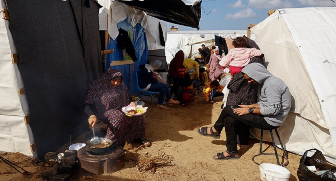 صحة غزة تناشد الصليب الأحمر والمؤسسات الدولية لإنقاذ حياة 1200 نازح محاصرين بخان يونس