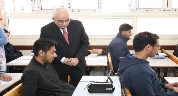بالصور .. وزير التعليم يوجه بوضع مصلحة الطالب أولا وسرعة التعامل مع أية معوقات تقنية