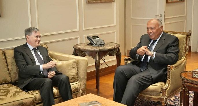 بالصور.. وزير الخارجية يلتقي المبعوث الأمريكي الخاص للشئون الإنسانية في الشرق الأوسط