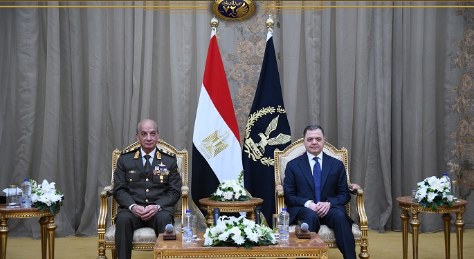 وزير الداخلية يستقبل وزير الدفاع ورئيس الأركان للتهنئة بعيد الشرطة