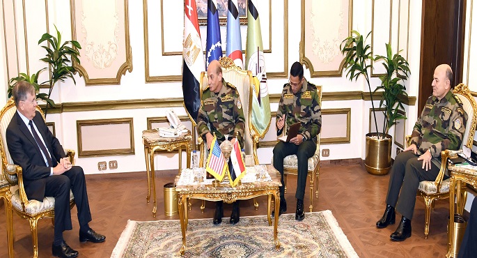 بالفيديو والصور.. وزير الدفاع يبحث أوضاع غزة مع المبعوث الأمريكي الخاص بالقضايا الإنسانية للشرق الأوسط