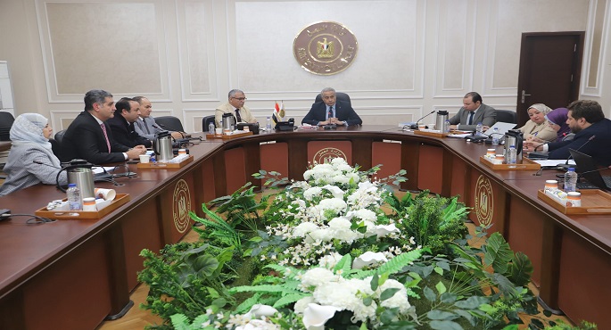 بالصور.. وزير العمل يتابع إجراءات تنفيذ مشروع مهني 2030 بالتعاون مع القطاع الخاص