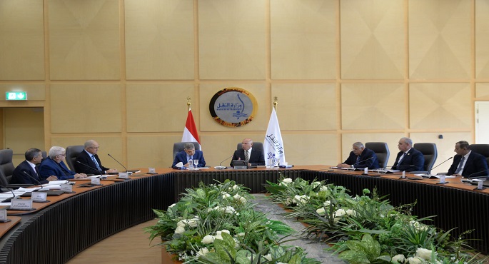 وزير النقل ورئيس “قناة السويس” يبحثان مع المختصين آليات توطين صناعة وبناء وإصلاح السفن
