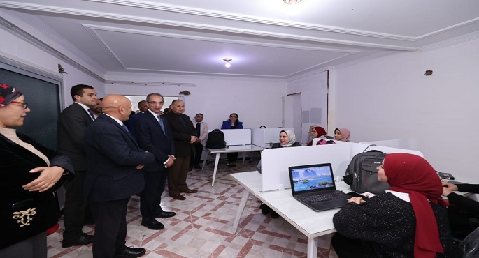 وزير الاتصالات يفتتح مكتب بريد أسيوط معاشات التاريخى بعد تطويره