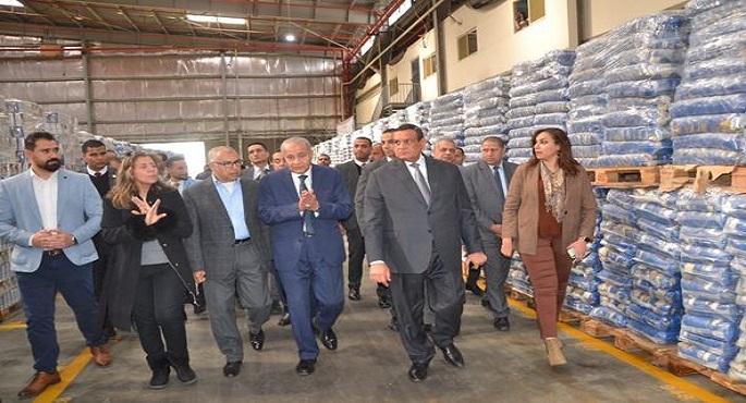 بالصور..وزيرا التنمية المحلية والتموين يتفقدان مخازن السلع الغذائية الأساسية لسلسلة “كازيون” بدمنهور