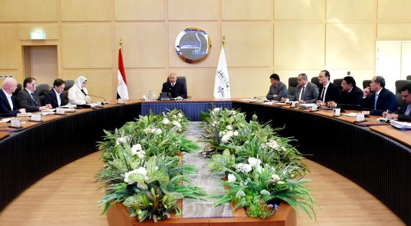 وزير النقل يتابع تنفيذ الخط الأول للقطار الكهربائي السريع السخنة /العلمين /مطروح