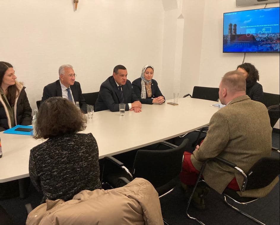 وزير التنمية المحلية يبحث مع قيادات الإدارة المحلية بولاية بافاريا الألمانية مجالات التعاون المشترك