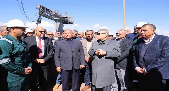 بالصور .. وزير النقل ورئيس هيئة قناة السويس يبحثان فرص توطين صناعة بناء السفن في مصر