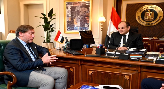 بالصور .. وزير الصناعة يبحث مع وفد شركة بي اس اتش للأجهزة المنزلية خططها المستقبلية بالسوق المصري