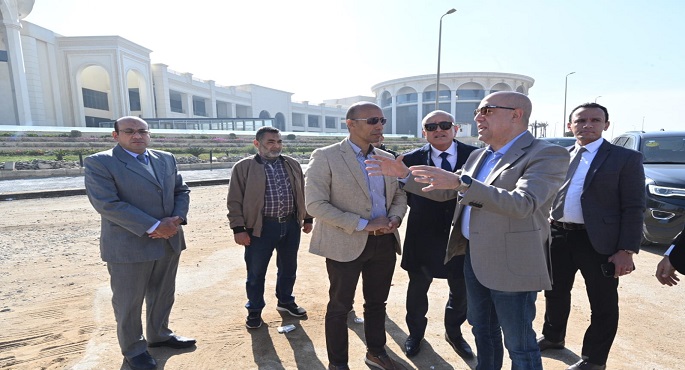 بالصور.. وزير الإسكان يتفقد مشروعات تطوير ورفع كفاءة محاور الطرق بمدينة القاهرة الجديدة