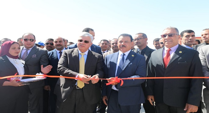 بالصور .. وزير التعليم العالي يفتتح عددًا من المشروعات التعليمية والخدمية بجامعة الوادي الجديد
