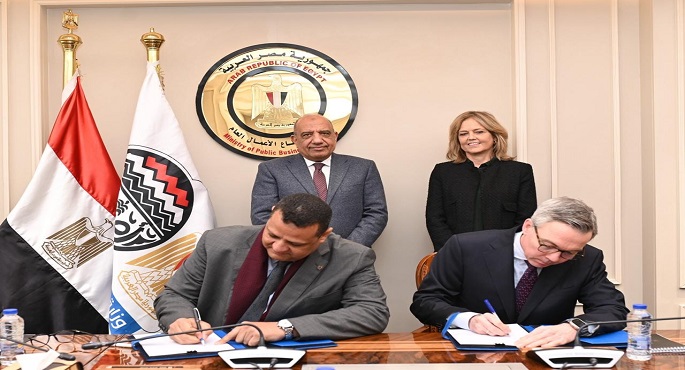 بالصور.. وزير قطاع الأعمال العام يشهد توقيع اتفاق بناء محطة طاقة شمسية لإنتاج الكهرباء لشركة مصر للألومنيوم