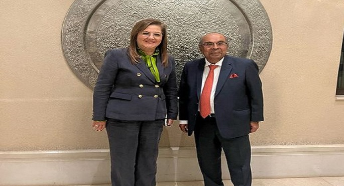 على هامش القمة العالمية للحكومات بدبي.. هالة السعيد تبحث فرص الاستثمار مع رئيس مجلس إدارة مجموعة “هندوجا” الهندية