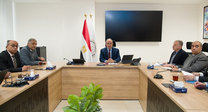 بالصور.. وزير الري يتابع إجراءات إحلال وصيانة المنشآت المائية
