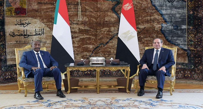 بالصور.. خلال لقائه البرهان.. الرئيس السيسي يؤكد حرص مصر على دعم وحدة الصف السوداني وتسوية النزاع القائم