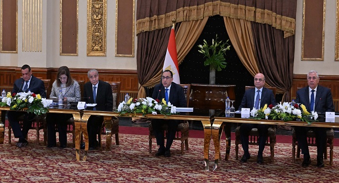 مدبولي يترأس اجتماع مجلس المحافظين ويوجه بتشكيل مجموعة عمل بكل محافظة لمتابعة توافر السلع وأسعارها
