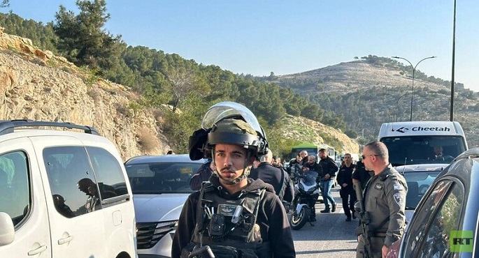 وسائل اعلام إسرائيلية : مقتل جندي إسرائيلي وإصابة 8 جنود في إطلاق نار قرب مستوطنة بالقدس المحتلة