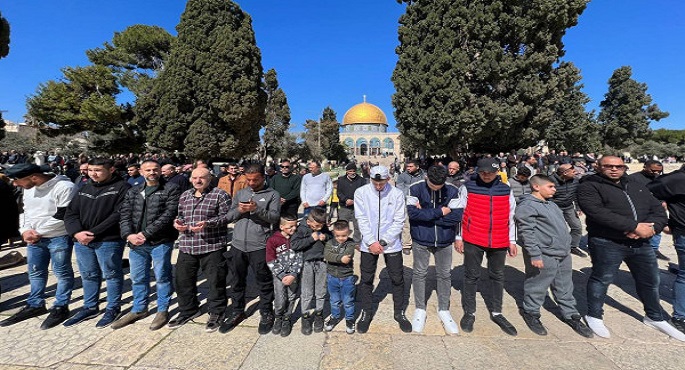 40 ألفا يؤدون صلاة الجمعة في المسجد الأقصى