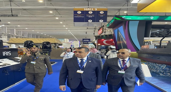 بالصور..وزير الدولة للإنتاج الحربي يتفقد أجنحة عدة دول مشاركة بمعرض الدفاع العالمي في السعودية