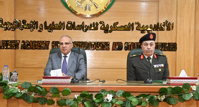 بالصور.. وزير الرى يستعرض إنجازات الموارد المائية والرى خلال الأعوام العشرة الماضية