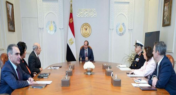 الرئيس السيسي يؤكد ترحيب مصر باستمرار التعاون مع الشركات الفرنسية في مجال الصناعات العسكرية